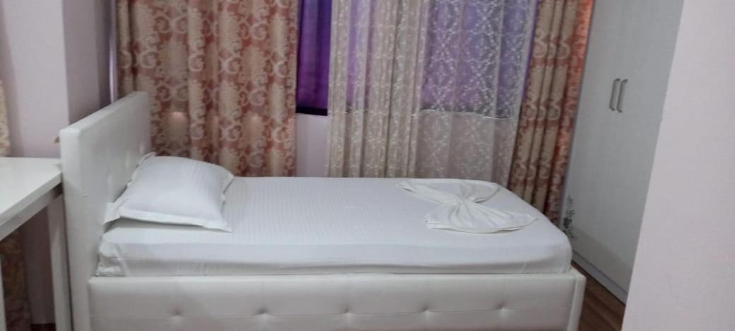 British Hotel Himare Buitenkant foto