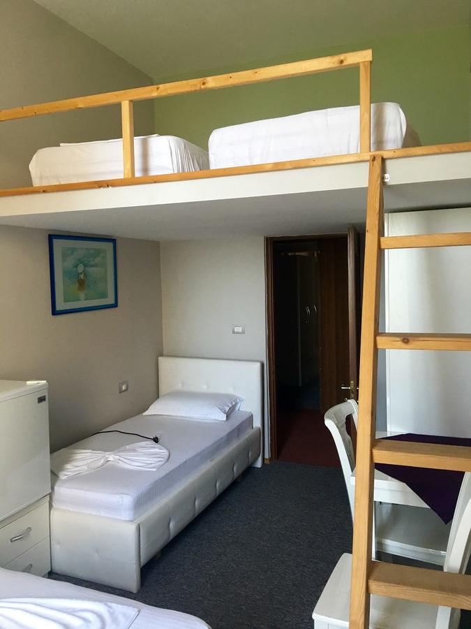 British Hotel Himare Buitenkant foto