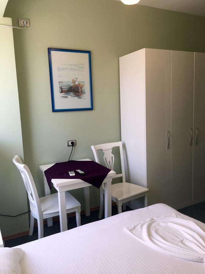 British Hotel Himare Buitenkant foto