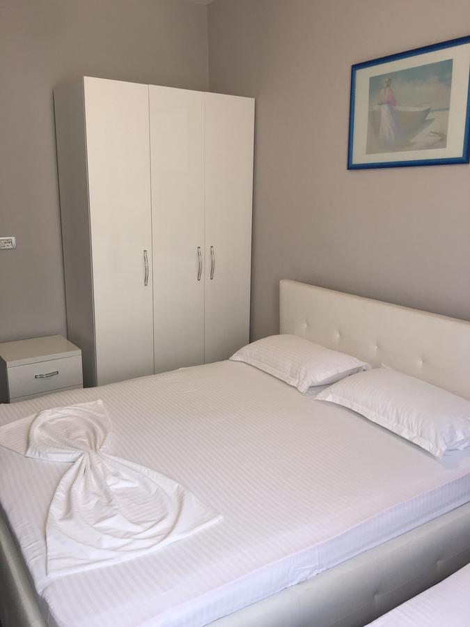 British Hotel Himare Buitenkant foto