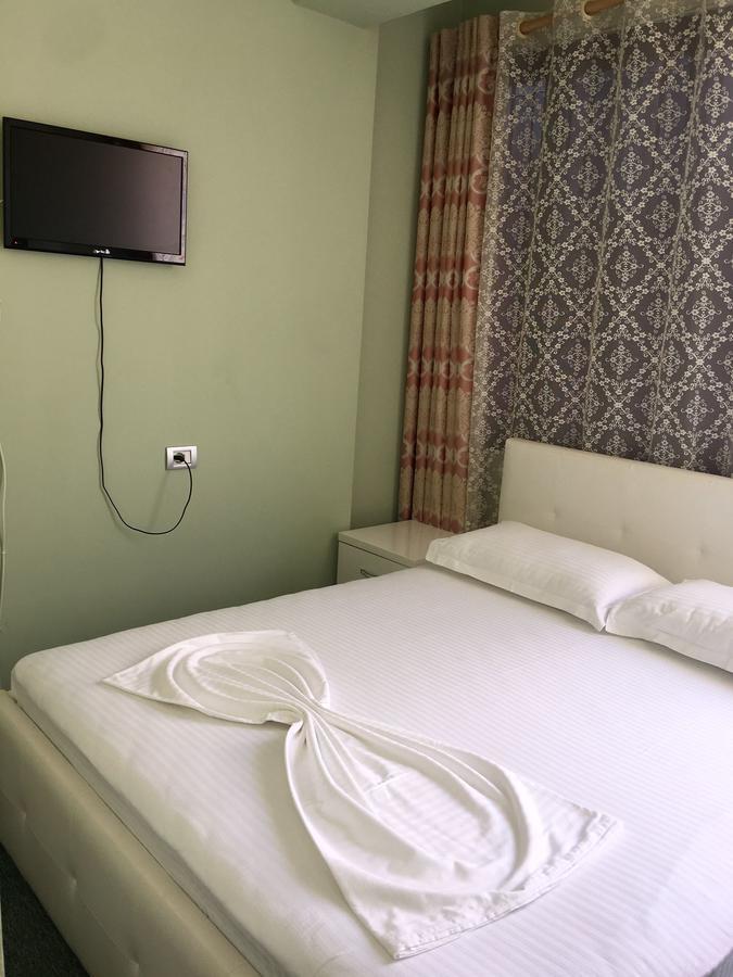 British Hotel Himare Buitenkant foto