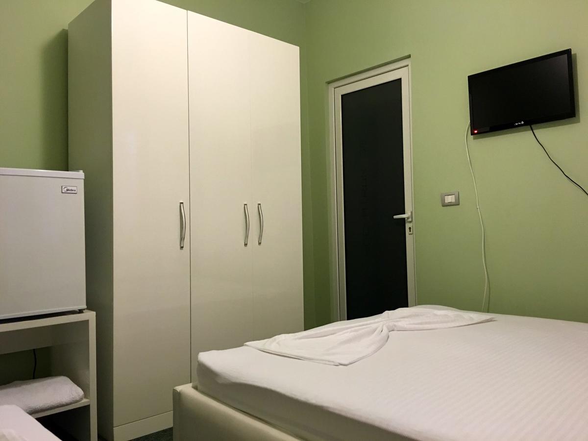 British Hotel Himare Buitenkant foto